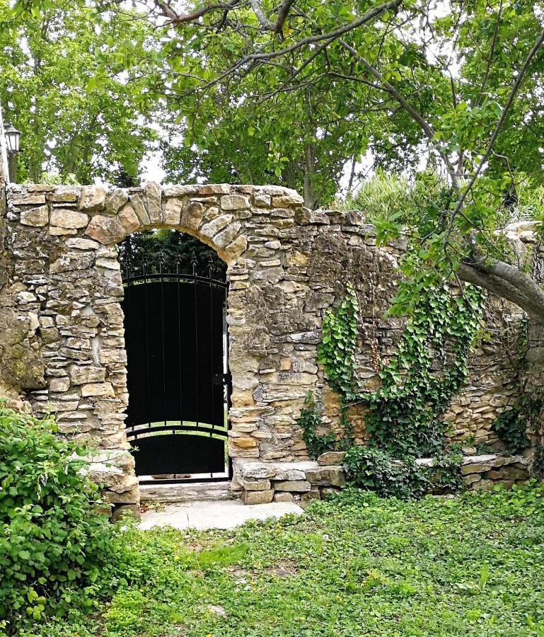 La Petite Maison De Lingling Mornas Exterior photo